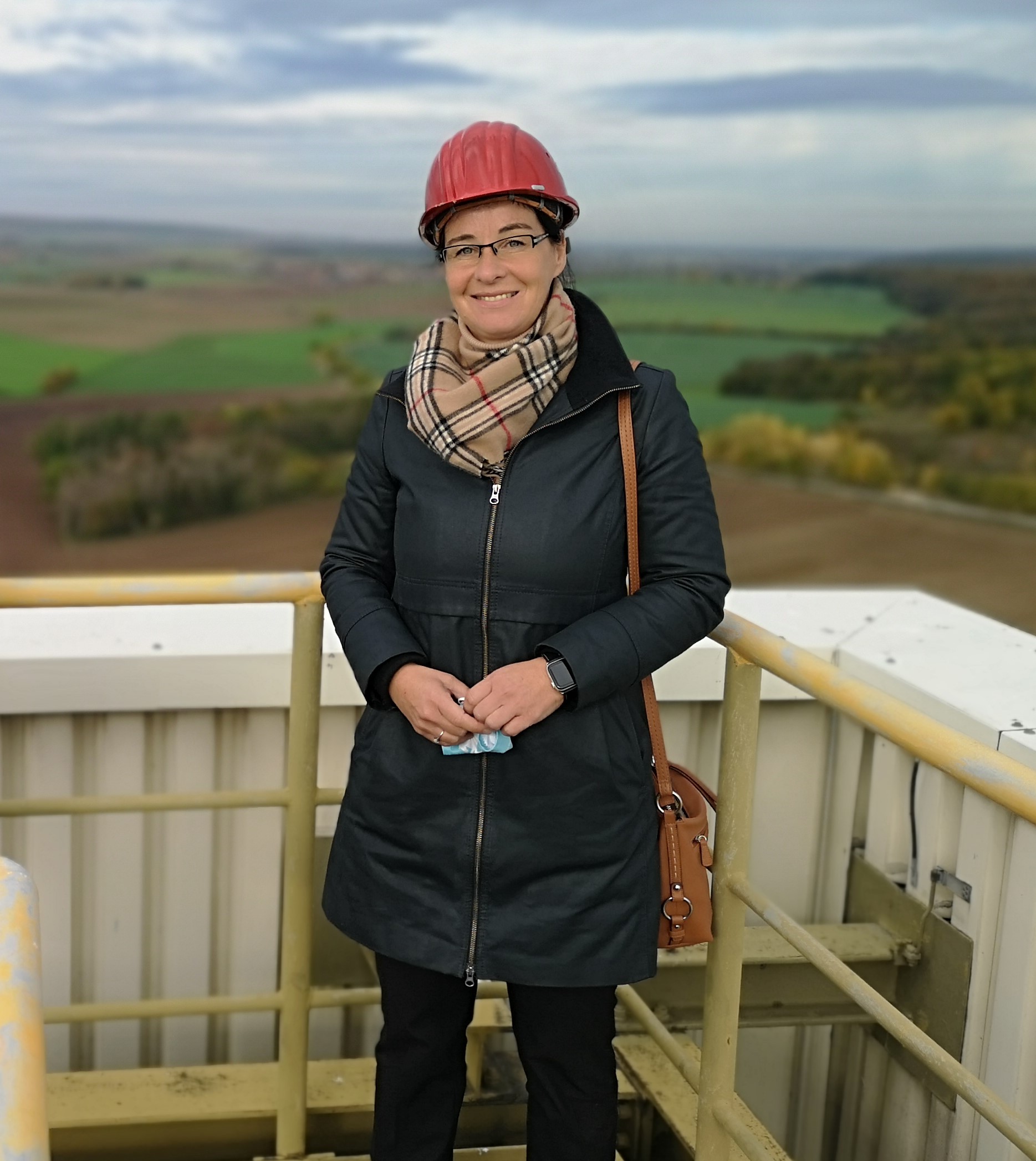 Veronika Koch MdL auf dem Kesselhaus des Kraftwerks Buschhaus (Oktober 2020)