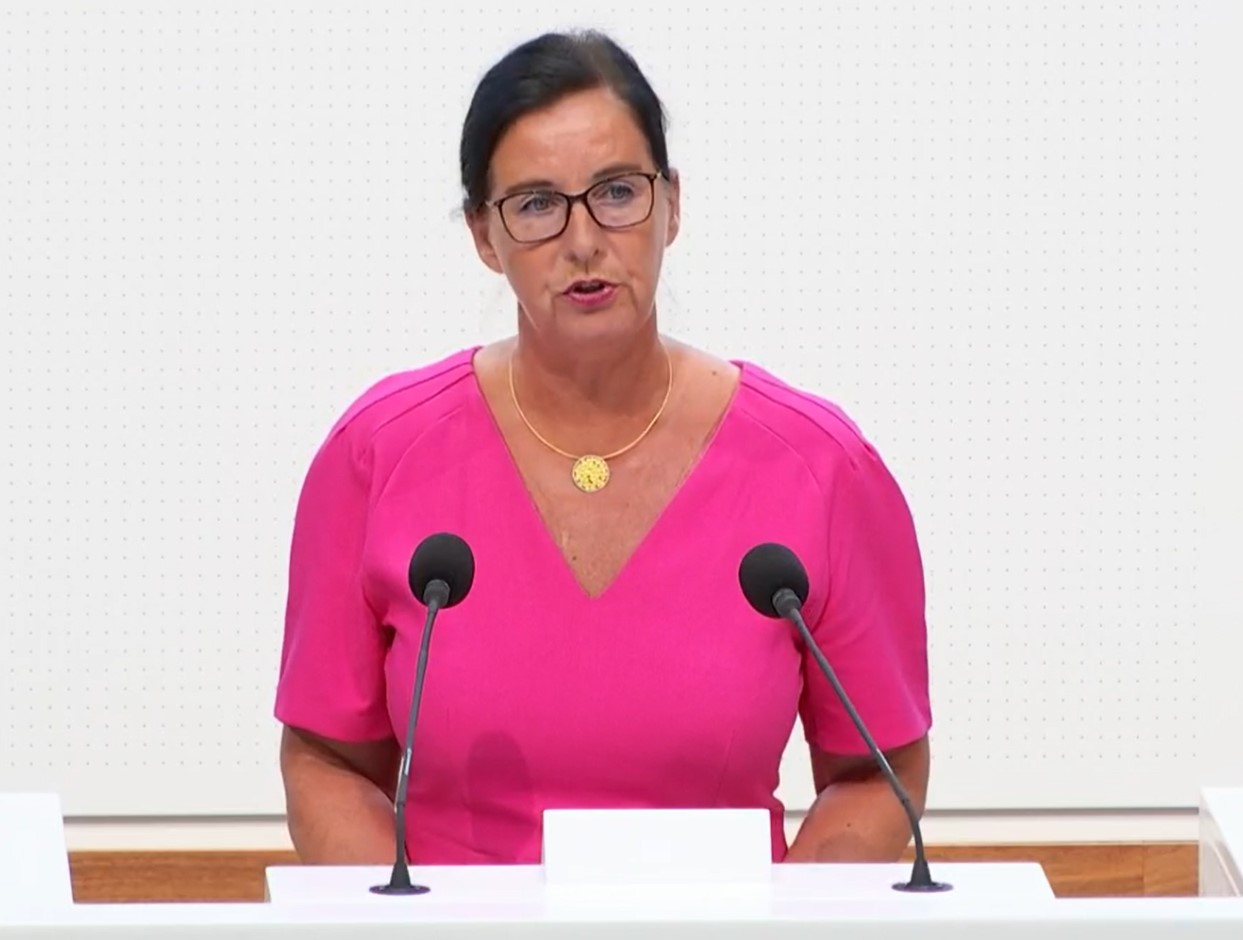 Veronika Koch MdL während ihrer Rede im Niedersächsischen Landtag am 30.06.2022
