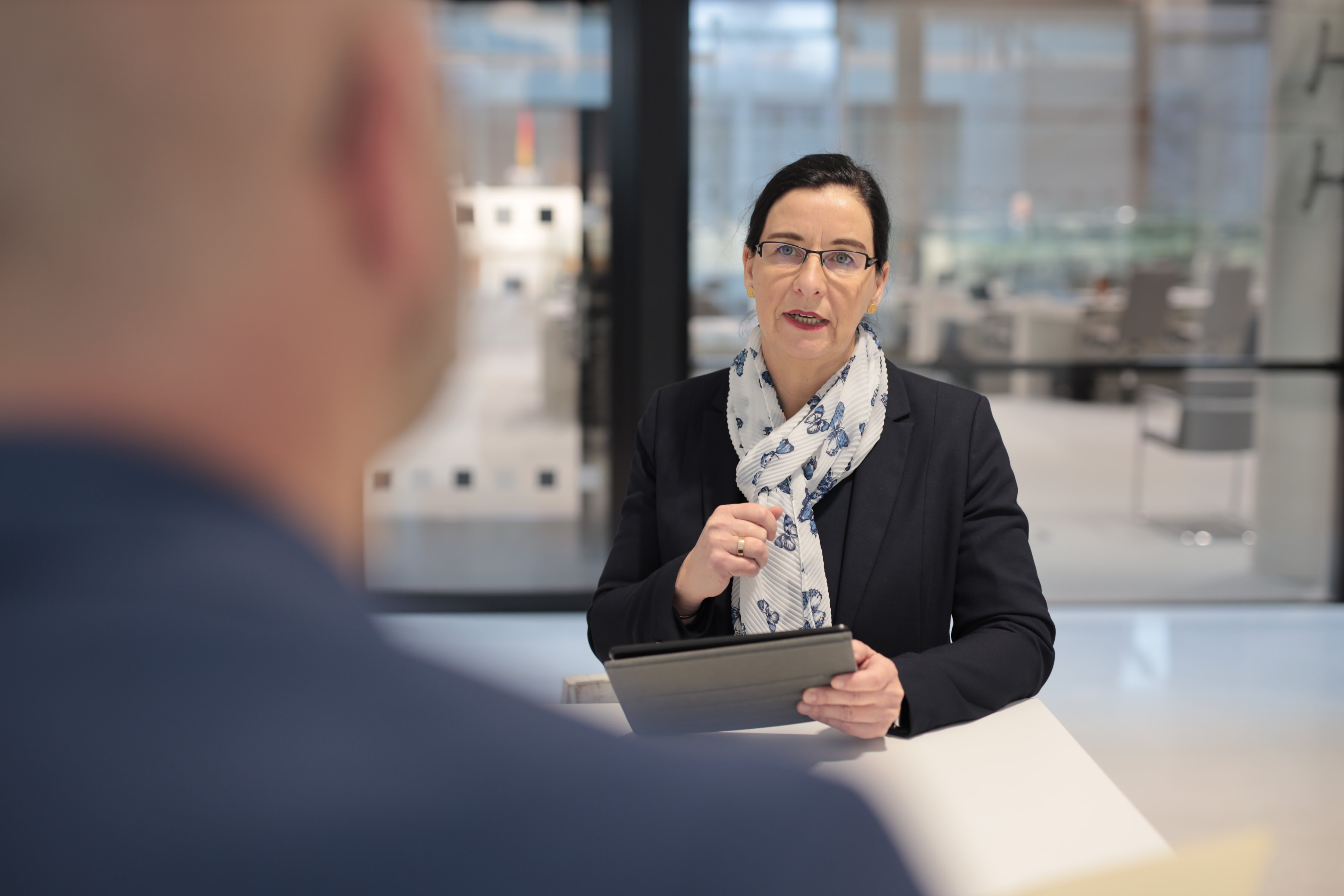Veronika Bode MdL vor dem Plenarsaal (Foto: Bj�rn K�ssner).